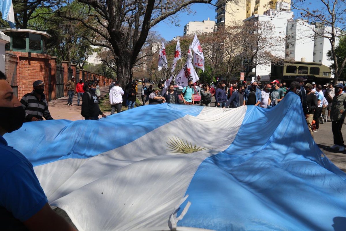 Marcha de agrupaciones políticas a favor del Presidente @alferdez y el gobierno nacional en Olivos SiempreNoticiasR10   calling