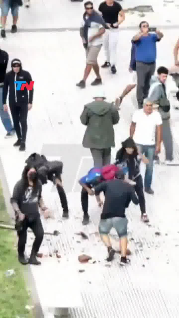 Argentina: Retirees' march: hooligans broke the sidewalks in Congress Square and threw stones at police.